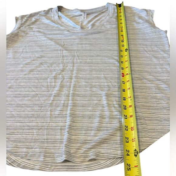 Athleta Cloudlight Stratus Breezy Striped Tee Womens Size Medium Petite - Picture 10 of 10